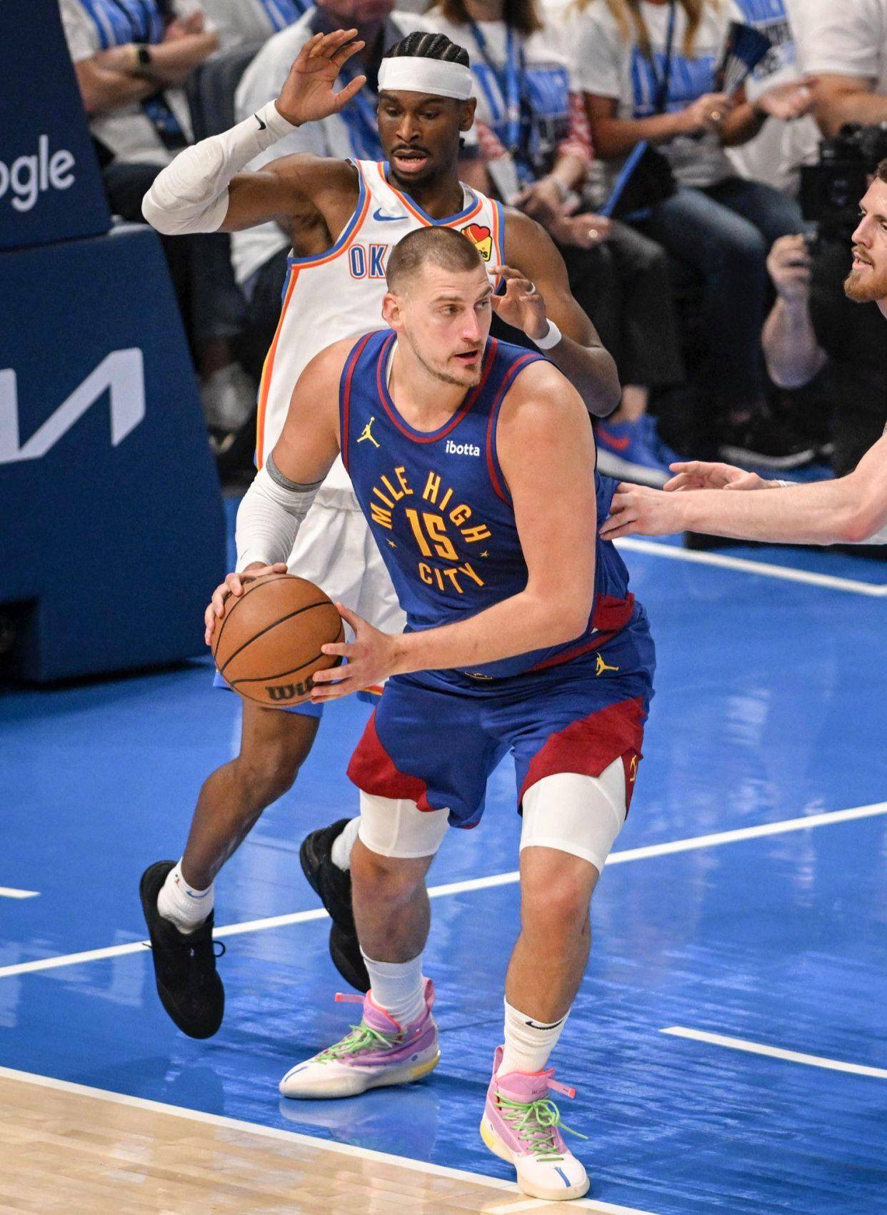 逼迫他们在 逼迫他们在