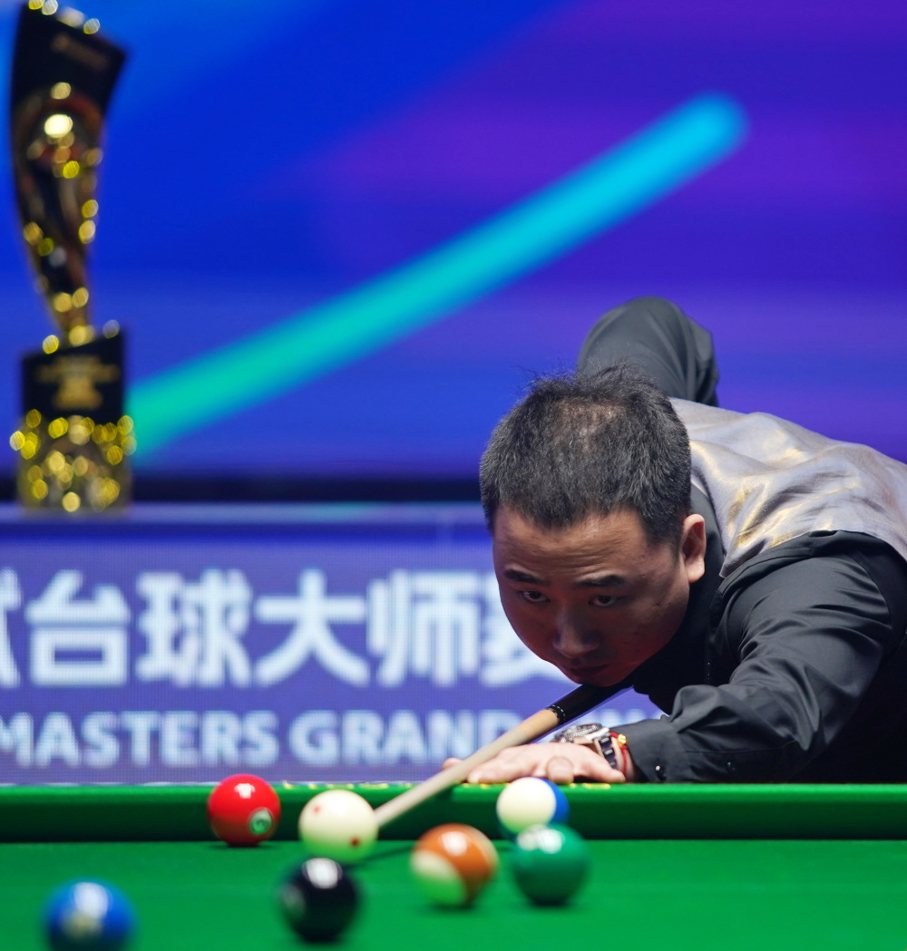 绕两大轴心